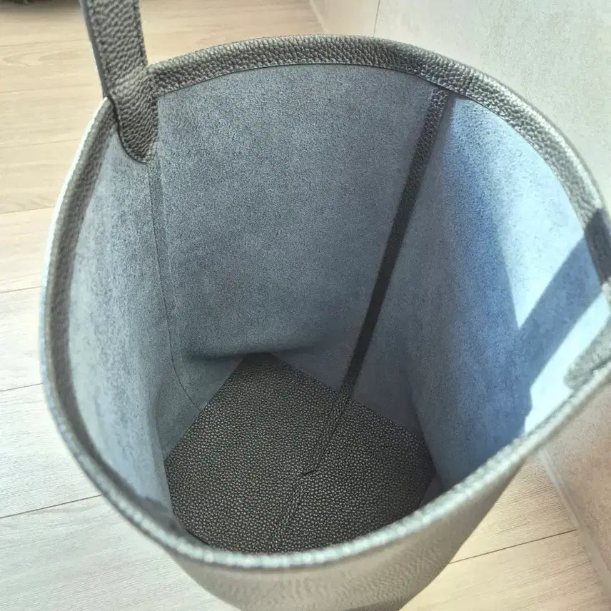 [SOLD OUT] 소가죽 파크백 스타일