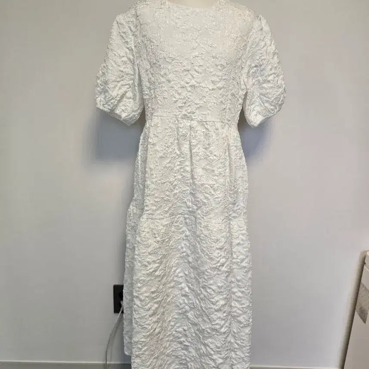 [BUNJANG] White Textured Short Sleeve Long Dress / (66)화이트  반팔 롱 원피스