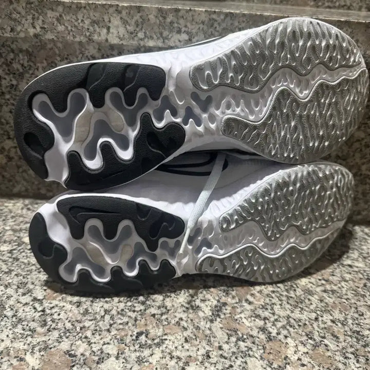 [BUNJANG] Nike Renew Run 250 Flyknit Sneakers / 나이키 리뉴 런 250 플라이니트 (거의새것!)