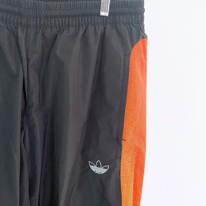 [SOLD OUT] 몽빈티지(30~32인치)아디다스오리지널남자불꽃허리밴딩방풍조거팬츠