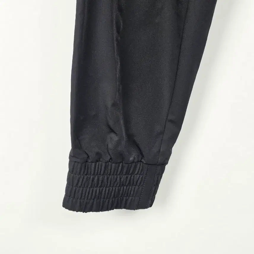 [BUNJANG] Le Coq Sportif Black Cargo Nylon Spandex Jogger Pants (Women&