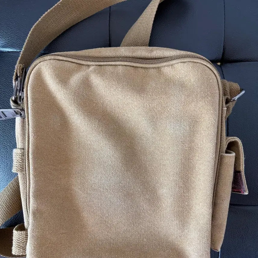 [BUNJANG] RuyiHuang Canvas Crossbody Bag / RuyiHuang 캔버스 크로스백