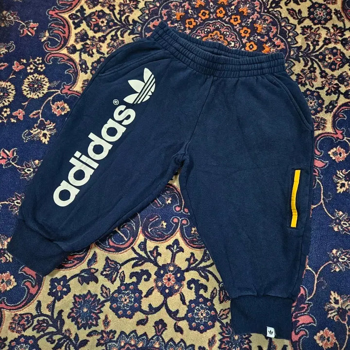 [SOLD OUT] 아디다스 오리지널 사이드 레터링 7부 조거 팬츠 M