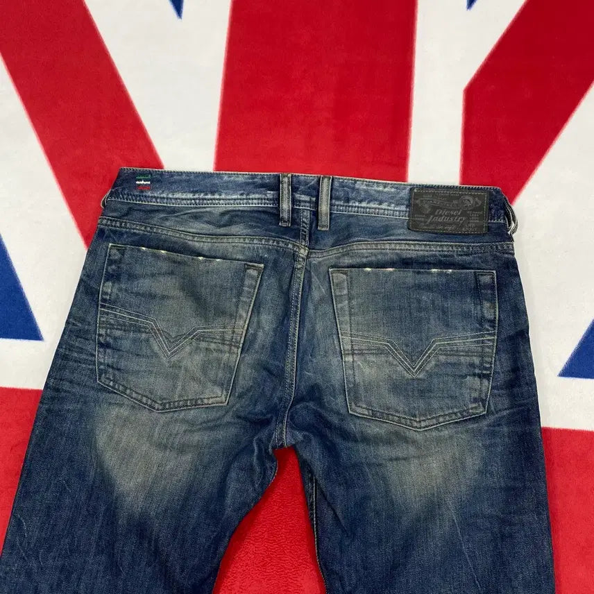 [SOLD OUT] 디젤 자티니 워싱 데님팬츠 33