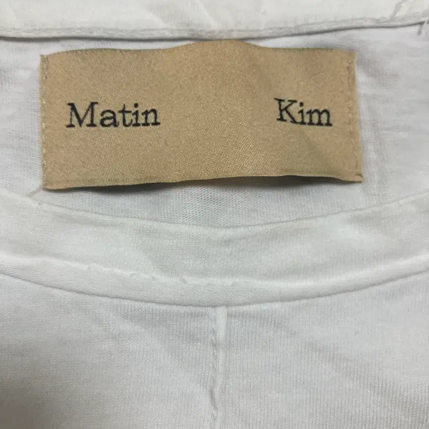 [SOLD OUT] 마뗑킴 스펠아웃 화이트 크롭 반팔티