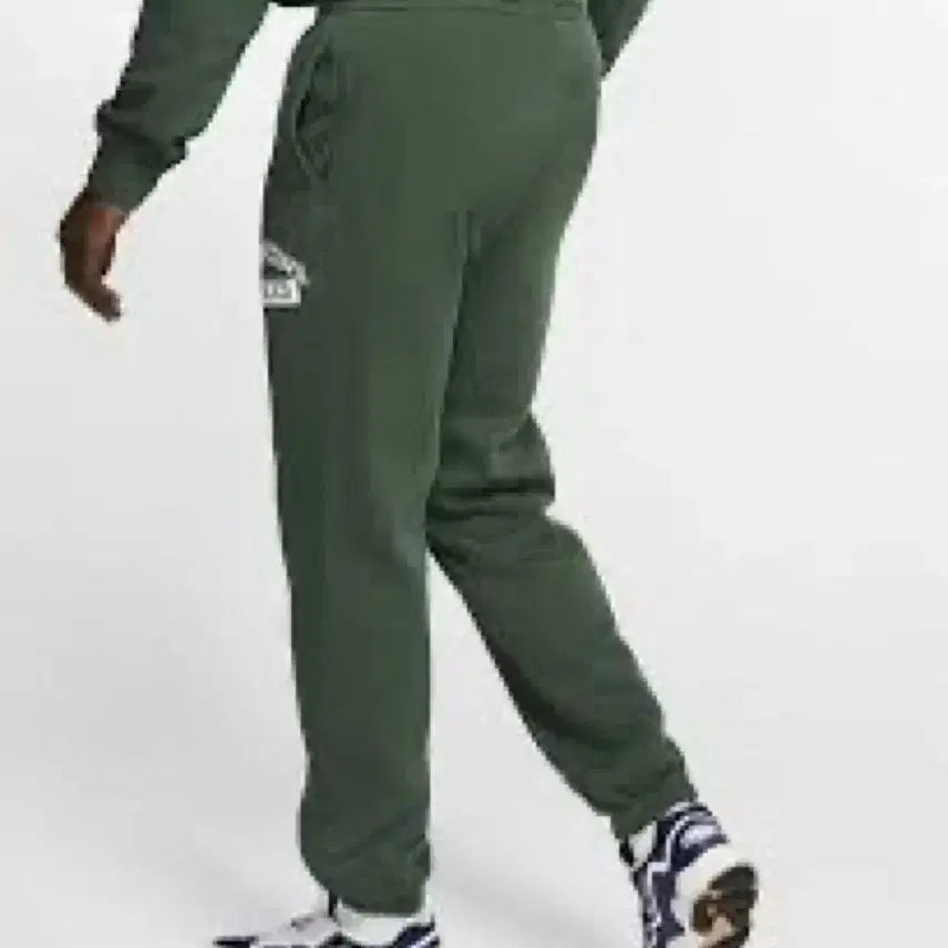 [BUNJANG] Nike x Stranger Things Hawkins High Green Sweatpants M / 나이키 x 기묘한 이야기 호킨스고 그린 스웻팬츠 M