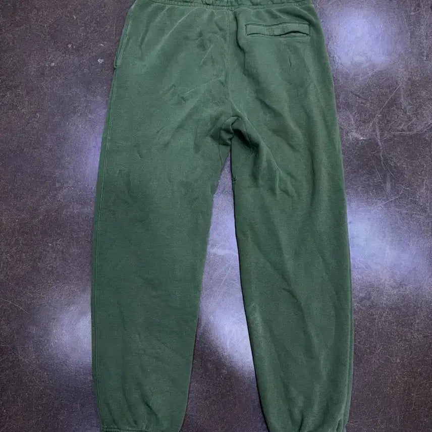 [BUNJANG] Nike x Stranger Things Hawkins High Green Sweatpants M / 나이키 x 기묘한 이야기 호킨스고 그린 스웻팬츠 M
