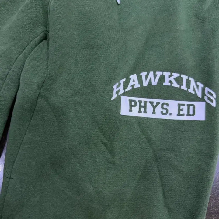 [BUNJANG] Nike x Stranger Things Hawkins High Green Sweatpants M / 나이키 x 기묘한 이야기 호킨스고 그린 스웻팬츠 M