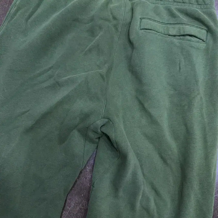 [BUNJANG] Nike x Stranger Things Hawkins High Green Sweatpants M / 나이키 x 기묘한 이야기 호킨스고 그린 스웻팬츠 M