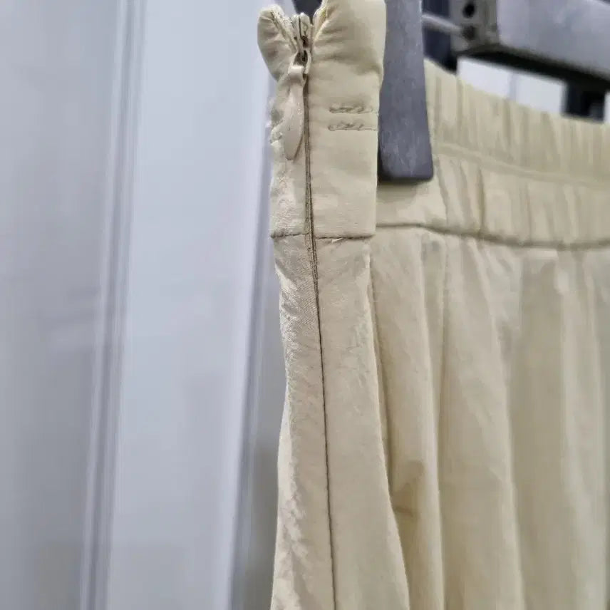 [SOLD OUT] LIST 베이지 플리츠 롱 스커트
