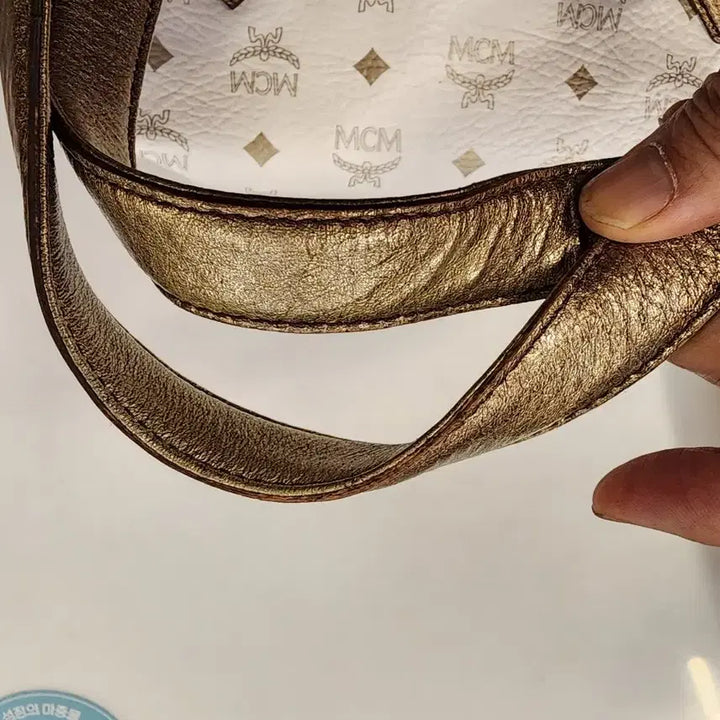 [SOLD OUT] MCM 화이트 로고 토트백 + 파우치