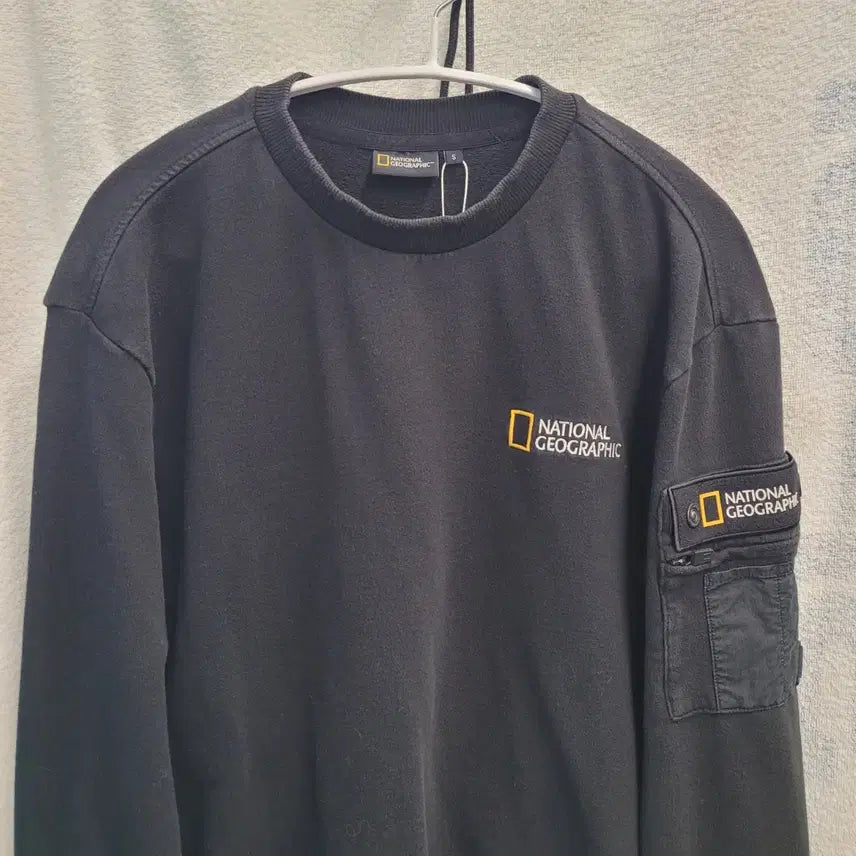 [BUNJANG] National Geographic Black Pocket Sweatshirt / 내셔널지오그래픽 블랙 포켓 맨투맨 티셔츠