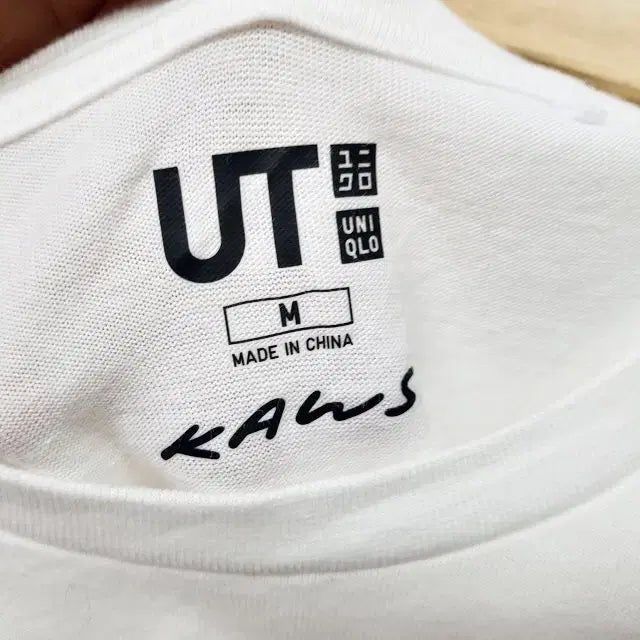 [BUNJANG] Uniqlo Kaws Round T-Shirt / 유니클로 Kaws 라운드 티셔츠