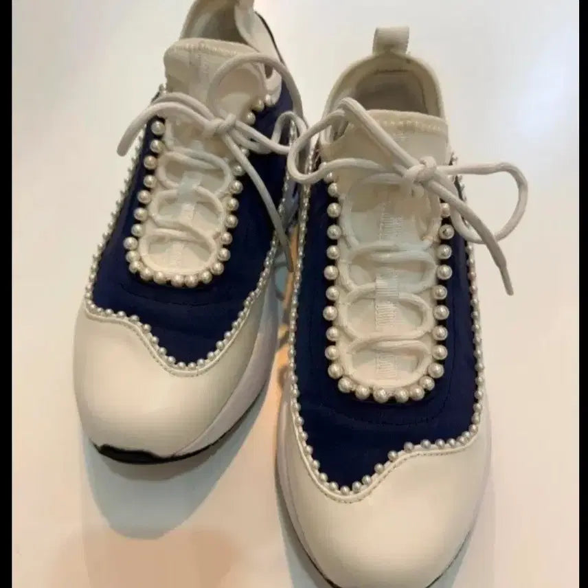 [SOLD OUT] 슈콤마보니메이유진주 장식 네이비 스니커즈 운동화