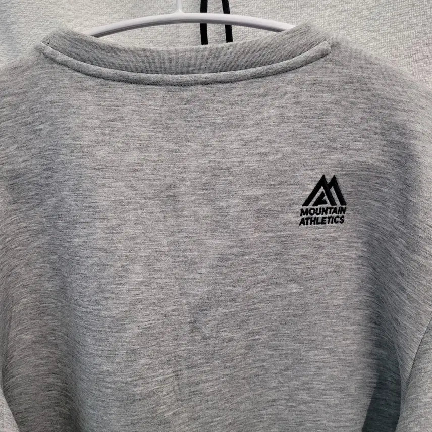 [BUNJANG] The North Face Mountain Athletics Gray Sweatshirt / 노스페이스 마운틴 애슬레틱스 맨투맨 회색
