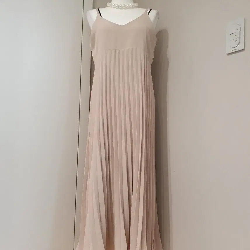 [BUNJANG] Beige Long Pleated Dress / 베이지색 롱 플리츠 원피스