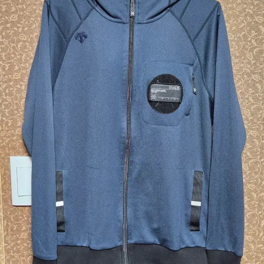 [BUNJANG] Descente Dualis Navy Hooded Zip-Up Jacket / 데상트 DUALIS 후드 집업 네이비 95