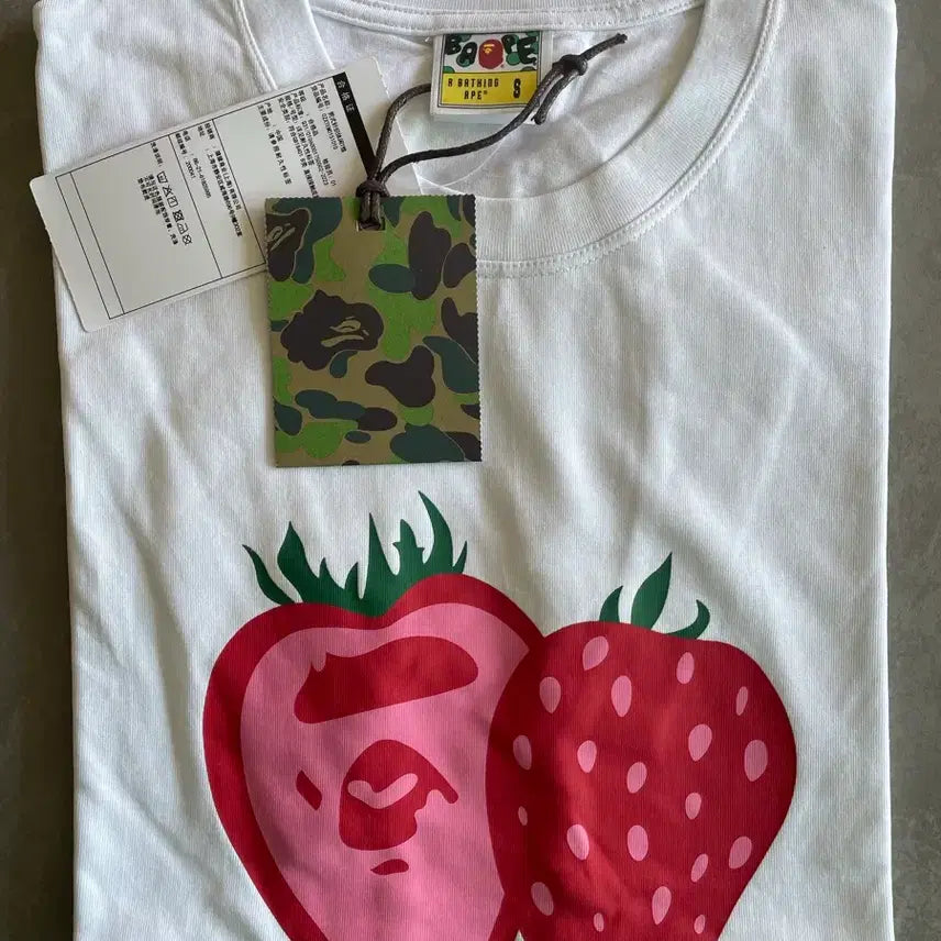[BUNJANG] BAPE Strawberry Short Sleeve T-shirt White S / 베이프 스트로베리 반팔 티셔츠 화이트 S