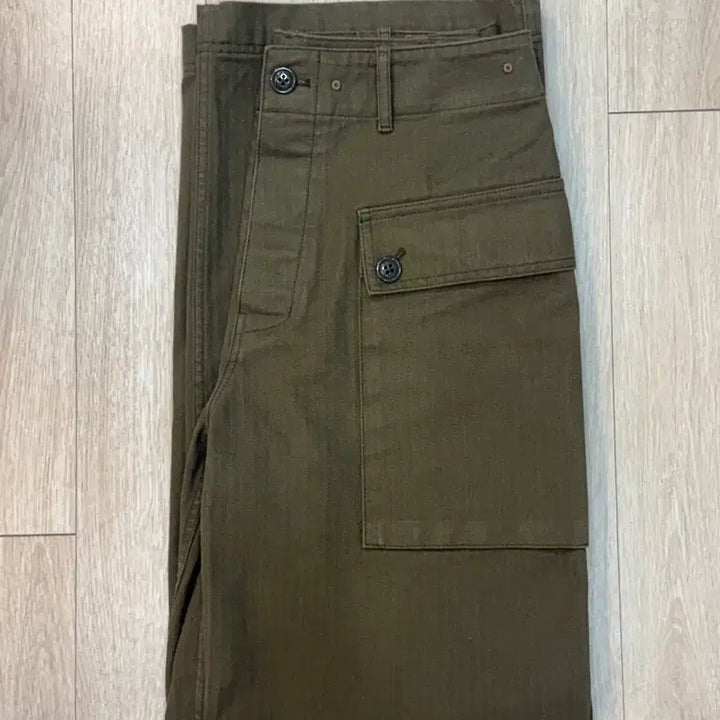 [SOLD OUT] (거의 새상품) 얼바닉30 Field Monkey Pants 카키 M