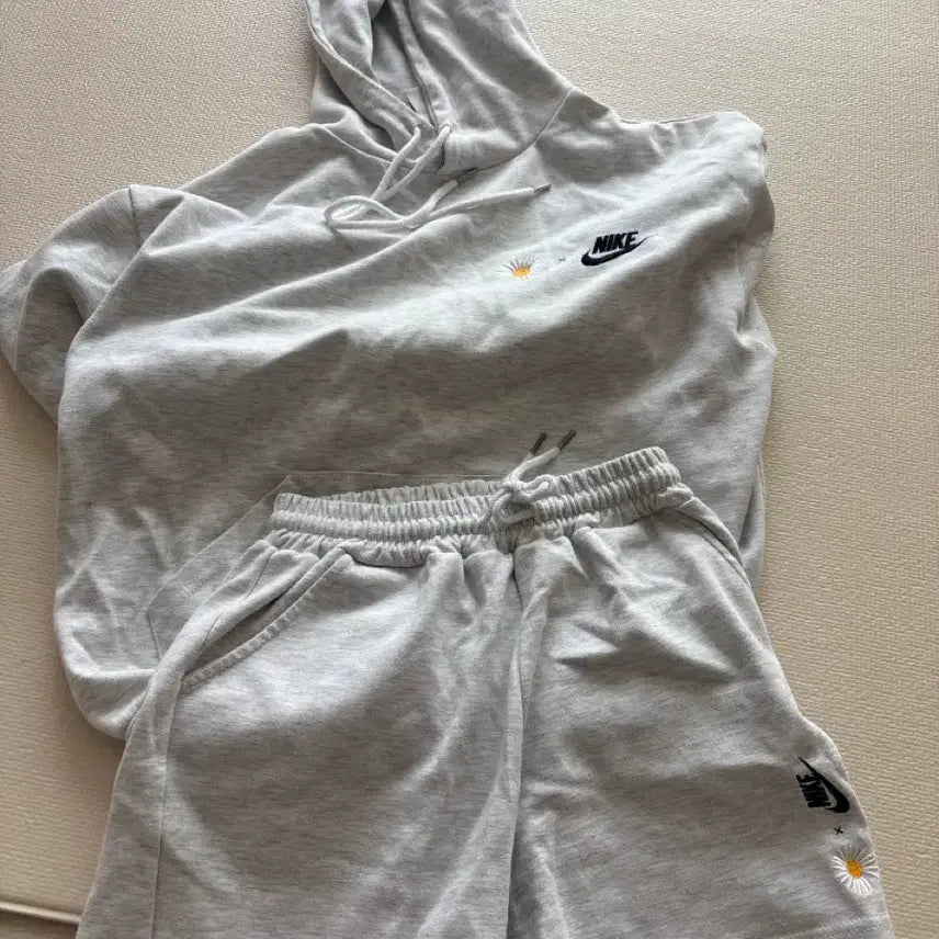 [SOLD OUT] 나이키 데이지 플라워 트레이닝복 세트