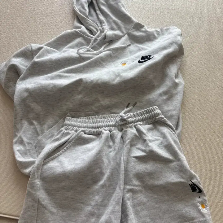 [SOLD OUT] 나이키 데이지 플라워 트레이닝복 세트