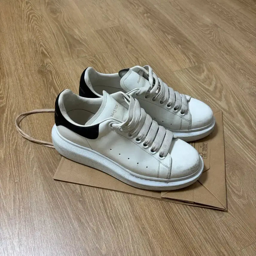 [SOLD OUT] 알렉산더 맥퀸 오버솔 스니커즈 화이트