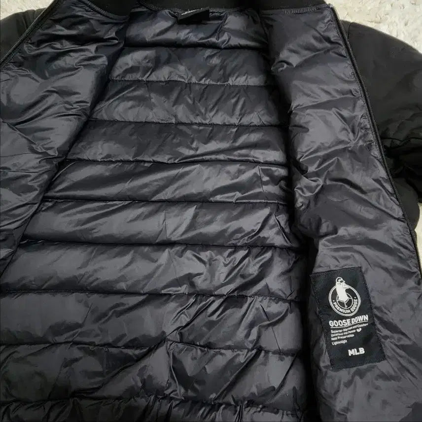[SOLD OUT] MLB 뉴욕양키스 베이직 경량 구스다운 바람막이 자켓 M
