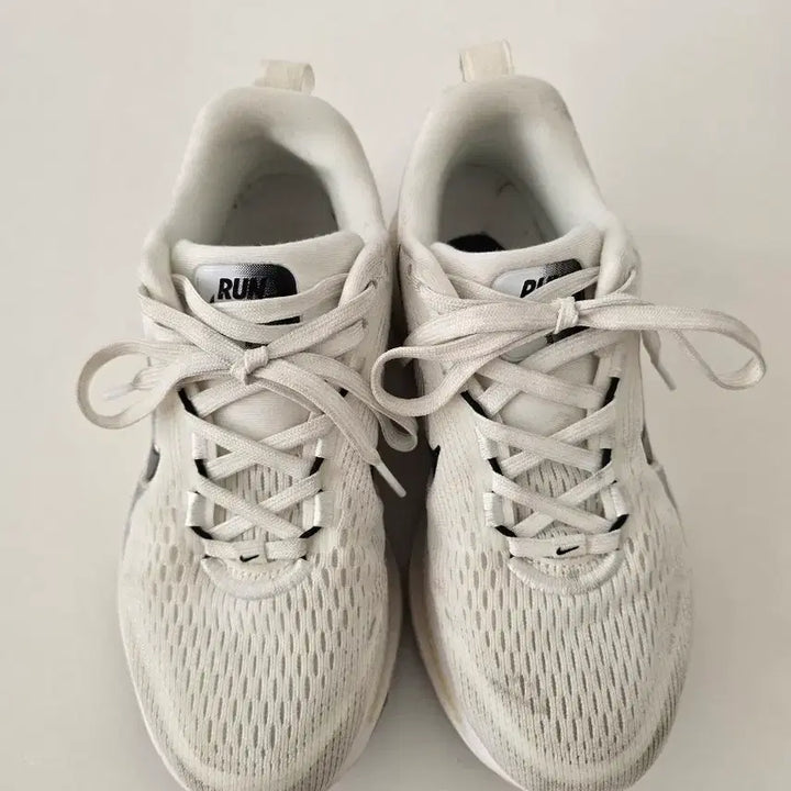 [SOLD OUT] 나이키 보메로 18 230 신발단품