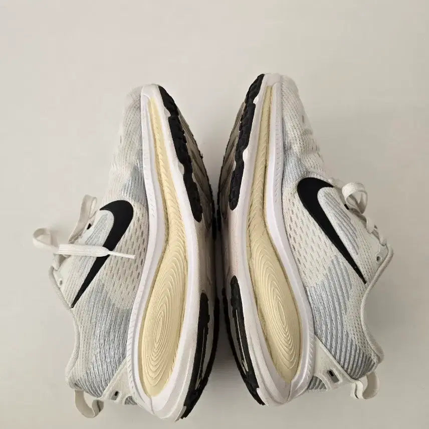 [SOLD OUT] 나이키 보메로 18 230 신발단품
