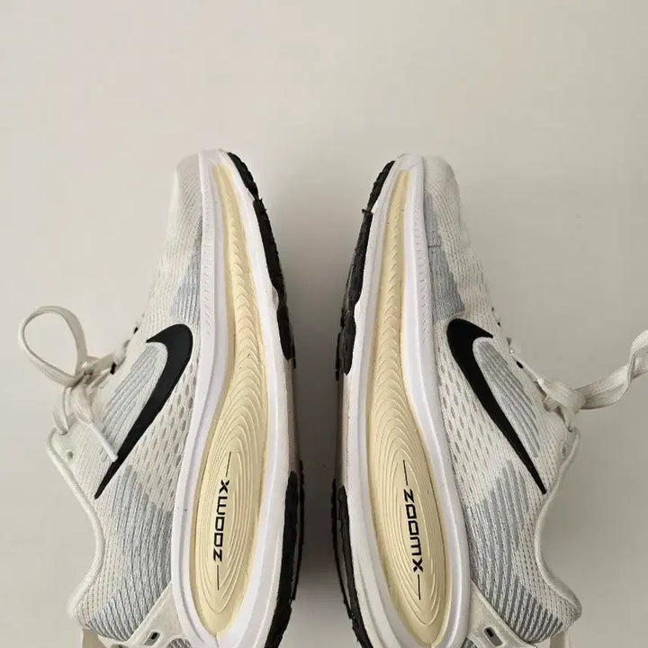 [SOLD OUT] 나이키 보메로 18 230 신발단품