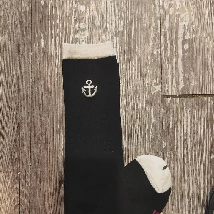 [SOLD OUT] 헤지스 돛 자수 블랙 니삭스