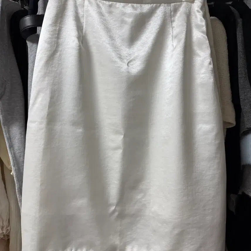 [BUNJANG] Deheve Glossy Lace Skirt - Ivory - M / 드헤베 glossy lace skirt 레이스 스커트 M