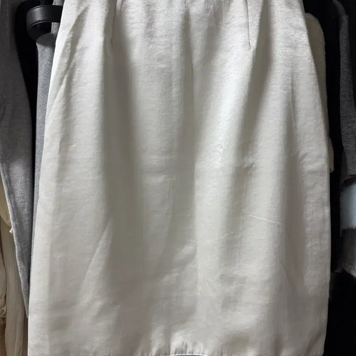 [BUNJANG] Deheve Glossy Lace Skirt - Ivory - M / 드헤베 glossy lace skirt 레이스 스커트 M