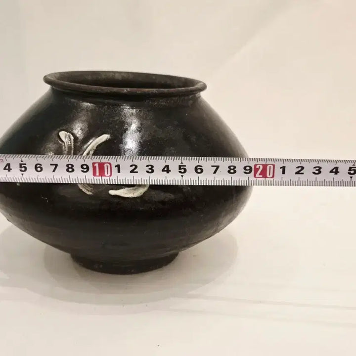 [SOLD OUT] 조선후기  흑유 항아리 퇴화문  도자기  골동품 입니다