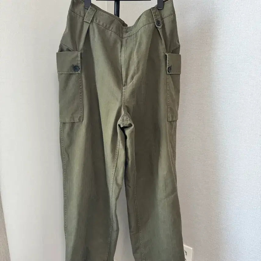 [SOLD OUT] 카키색 카고 바지
