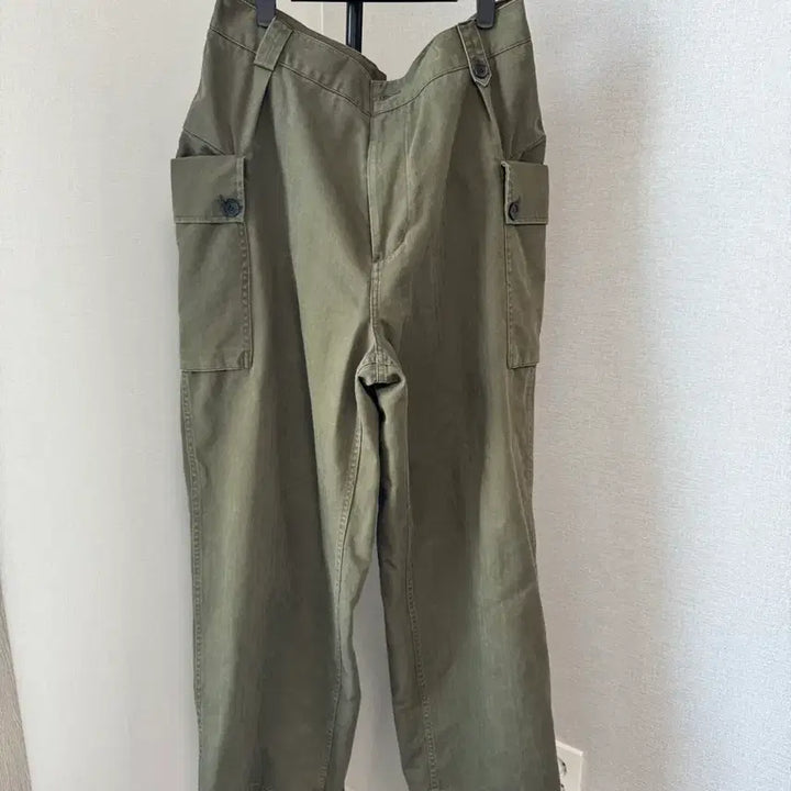 [SOLD OUT] 카키색 카고 바지