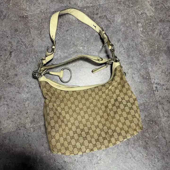 [BUNJANG] Gucci GG Logo Shoulder Bag / 구찌 GG로고 숄더백