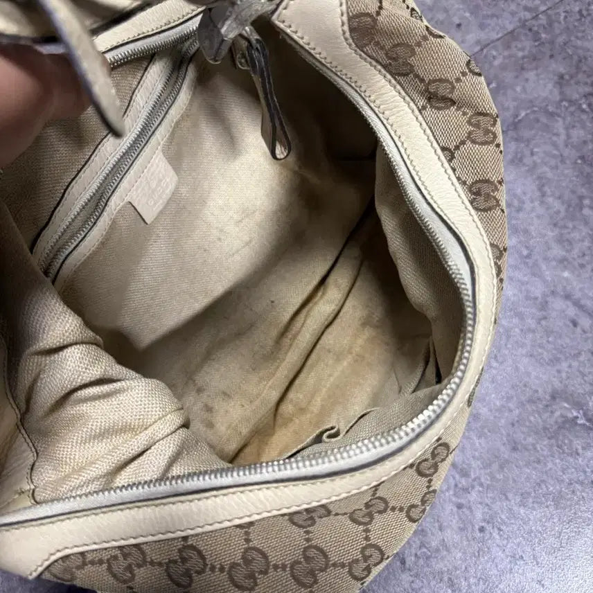 [BUNJANG] Gucci GG Logo Shoulder Bag / 구찌 GG로고 숄더백