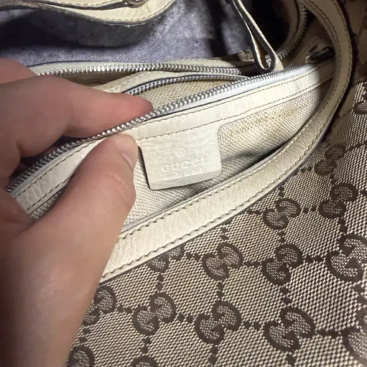 [BUNJANG] Gucci GG Logo Shoulder Bag / 구찌 GG로고 숄더백
