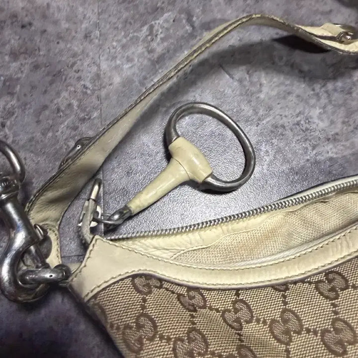 [BUNJANG] Gucci GG Logo Shoulder Bag / 구찌 GG로고 숄더백