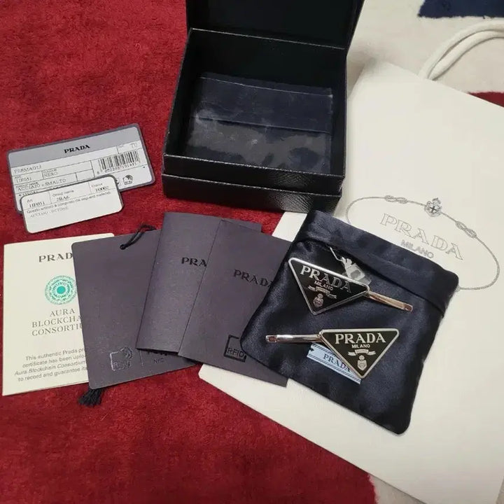 [BUNJANG] Prada Metal Triangle Logo Hairpin Set / (새상품급) 프라다 메탈 삼각 로고 헤어핀 세트
