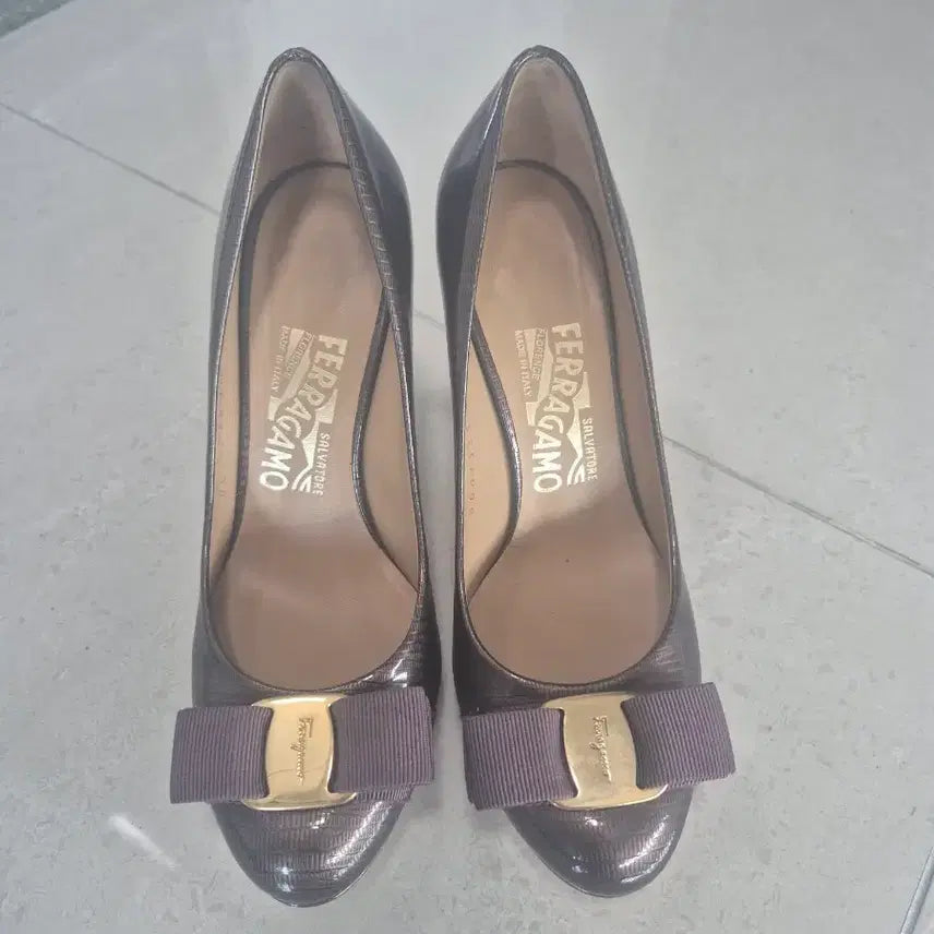 [BUNJANG] Ferragamo Vara Pumps Brown Ribbon Heels 220 / 페라가모 바라 펌프스 브라운 리본힐 220 새것 수준