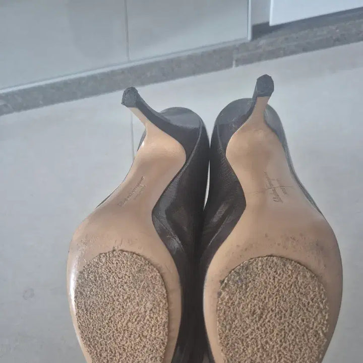 [BUNJANG] Ferragamo Vara Pumps Brown Ribbon Heels 220 / 페라가모 바라 펌프스 브라운 리본힐 220 새것 수준