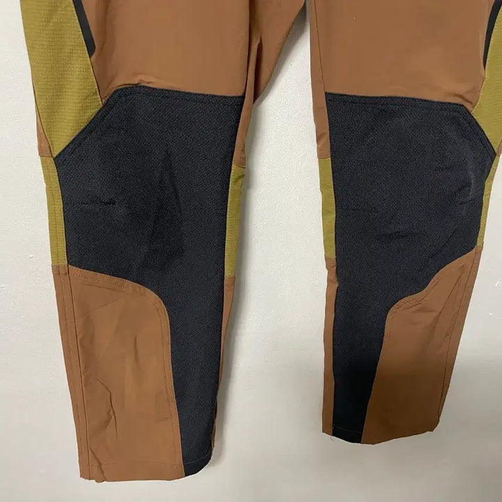 [SOLD OUT] 30-32 코오롱스포츠 기능성 스판 밴딩 등산바지 정품