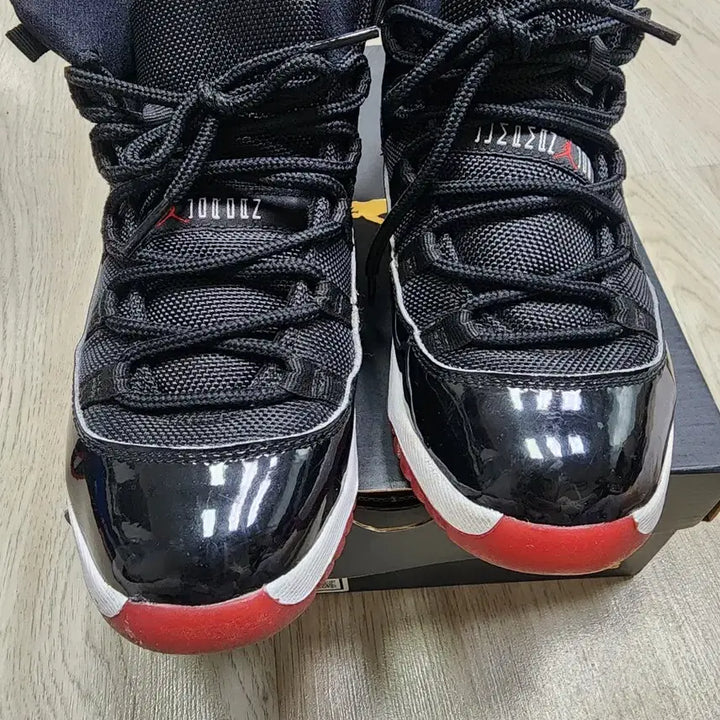 [BUNJANG] Nike Air Jordan 11 Bred Sneakers / 나이키 조던11 레트로 브레드 220