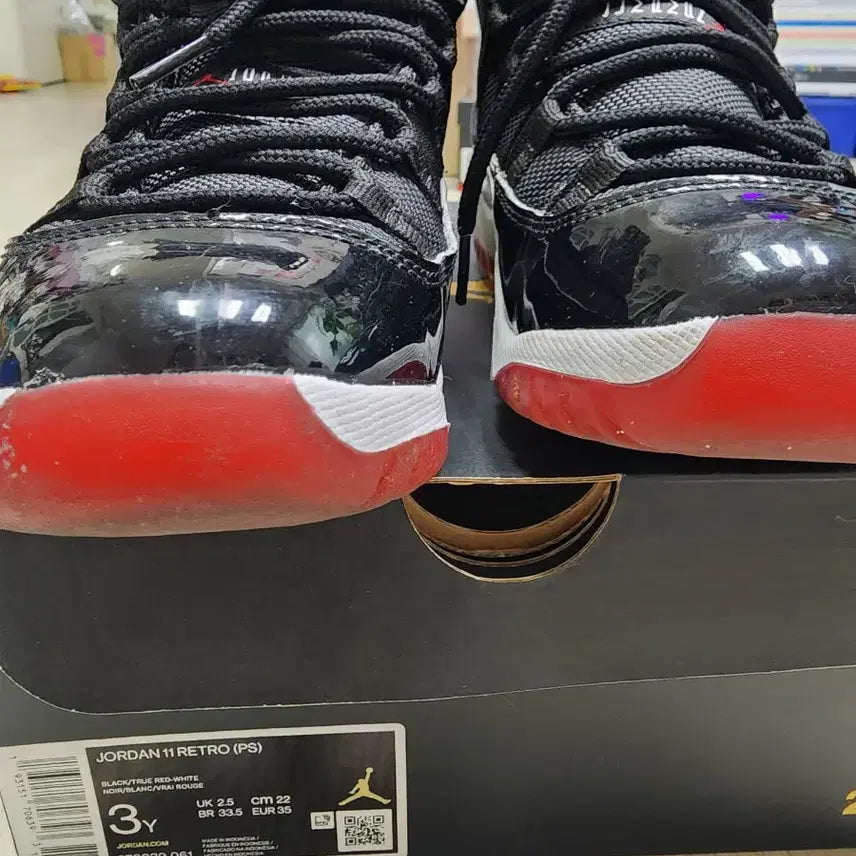 [BUNJANG] Nike Air Jordan 11 Bred Sneakers / 나이키 조던11 레트로 브레드 220