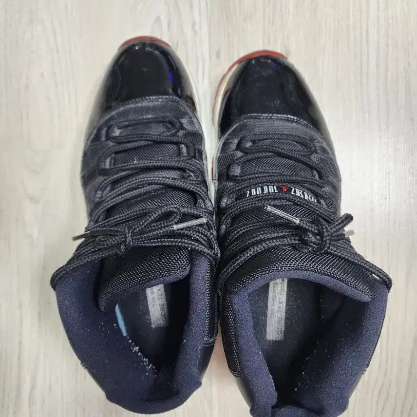 [BUNJANG] Nike Air Jordan 11 Bred Sneakers / 나이키 조던11 레트로 브레드 220