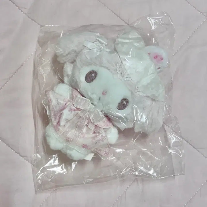 [BUNJANG] Sanrio My Melody Shiroi Chigo Mascot Doll / 미개봉 산리오 마이멜로디 시로이치고 마스코트 인형 흰딸기 24년 생일
