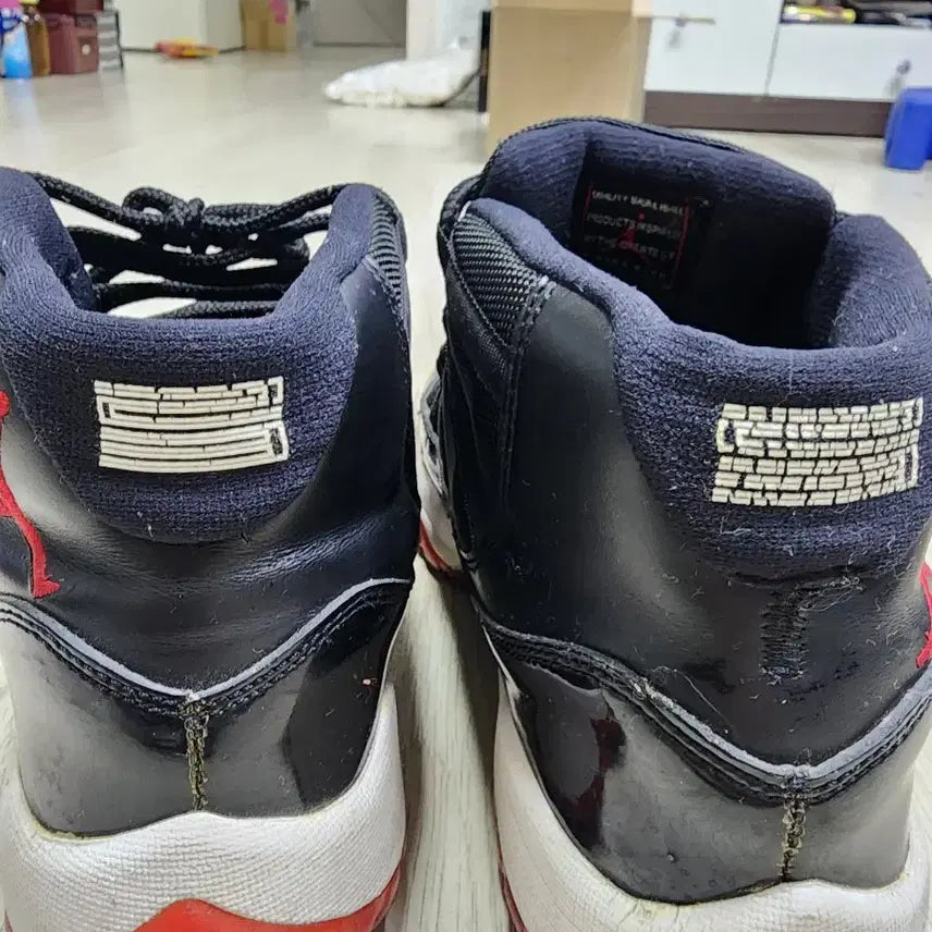 [BUNJANG] Nike Jordan 11 Retro Bred Sneakers / 나이키 조던11 레트로 브레드 270
