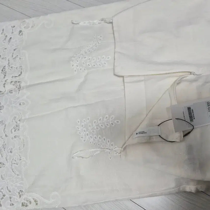 [BUNJANG] ZARA Embroidered Midi Long Skirt / 자라 펀칭 자수 미디 롱 여성 스커트 국자라